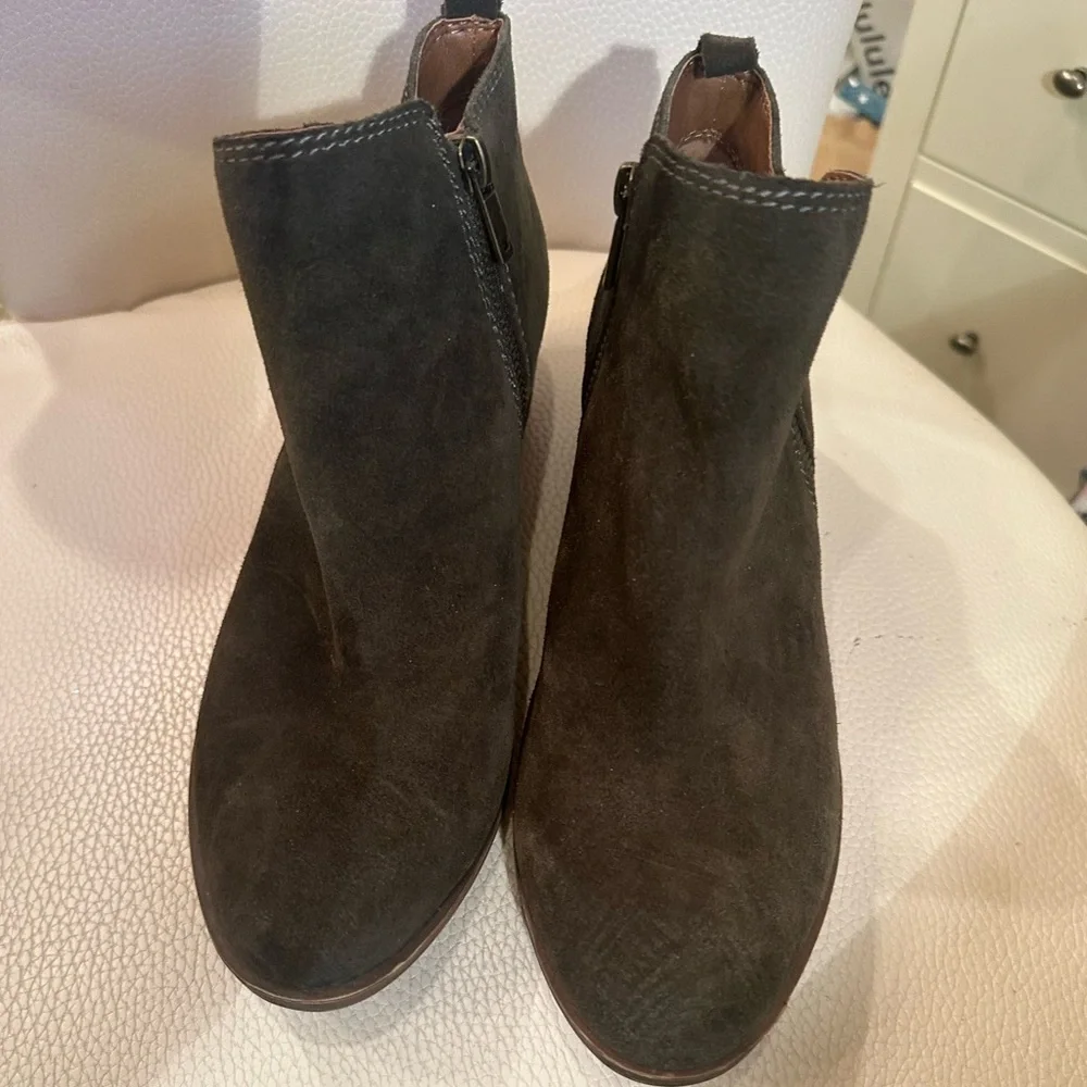 Lucky Brand NWOT Dark Green/ Gray Suede Leather Booties Double Zip Stacked Heel